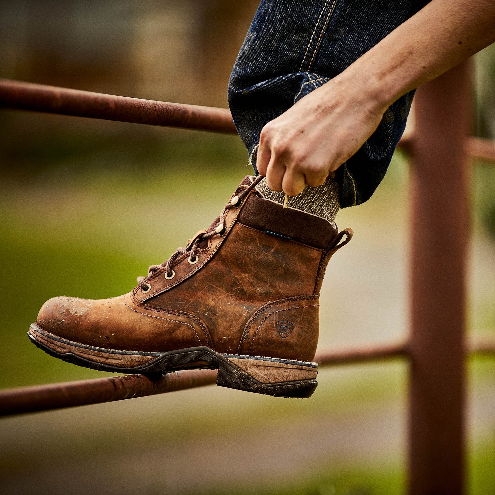 DISTRESSED BROWN