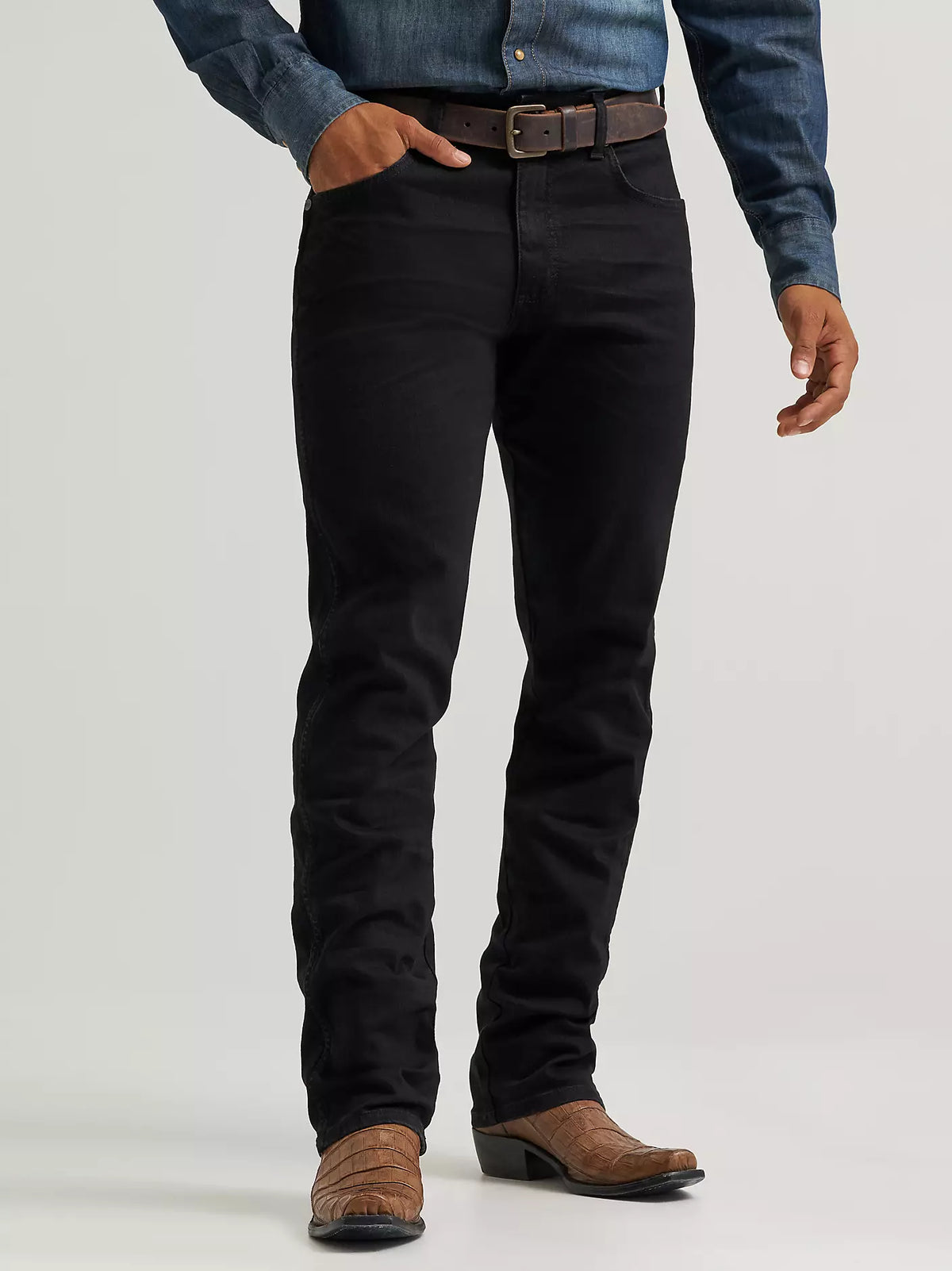 Wrangler® Retro® Men's Slim Straight Jean Blackwell