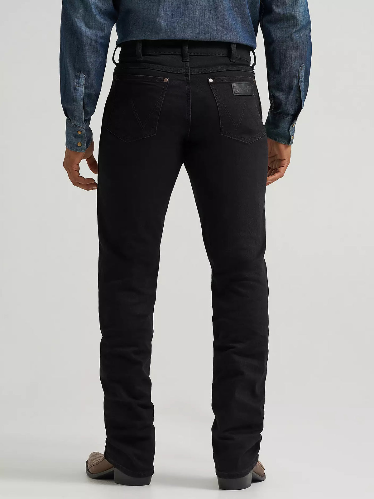 Wrangler® Retro® Men's Slim Straight Jean Blackwell