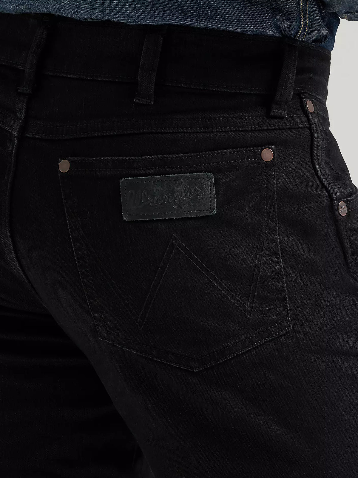 Wrangler® Retro® Men's Slim Straight Jean Blackwell