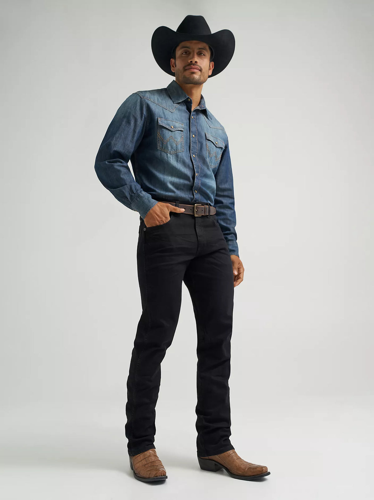 Wrangler® Retro® Men's Slim Straight Jean Blackwell