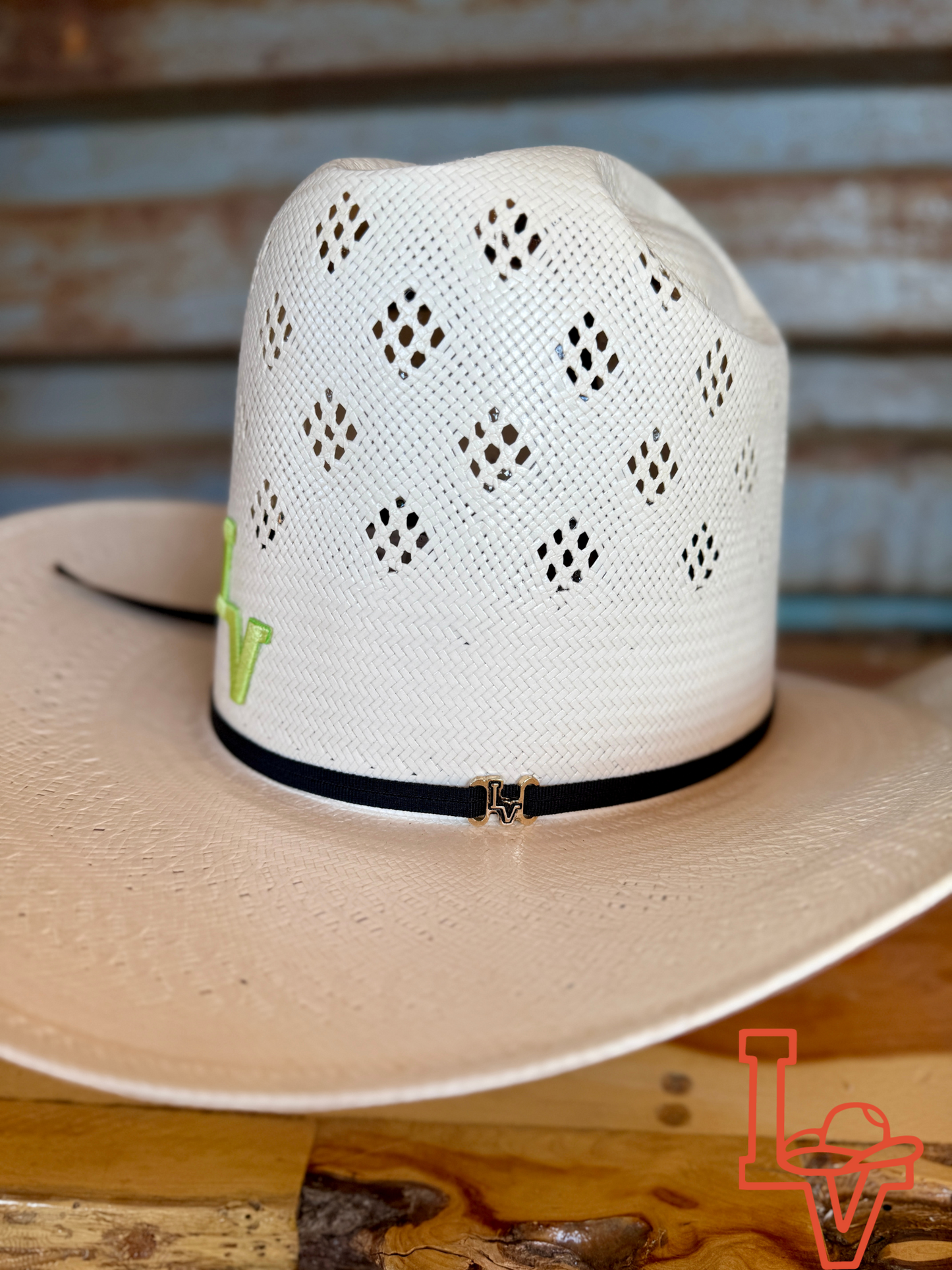 Los Vaqueros Straw Hat Tall Crown Diamond Conley White
