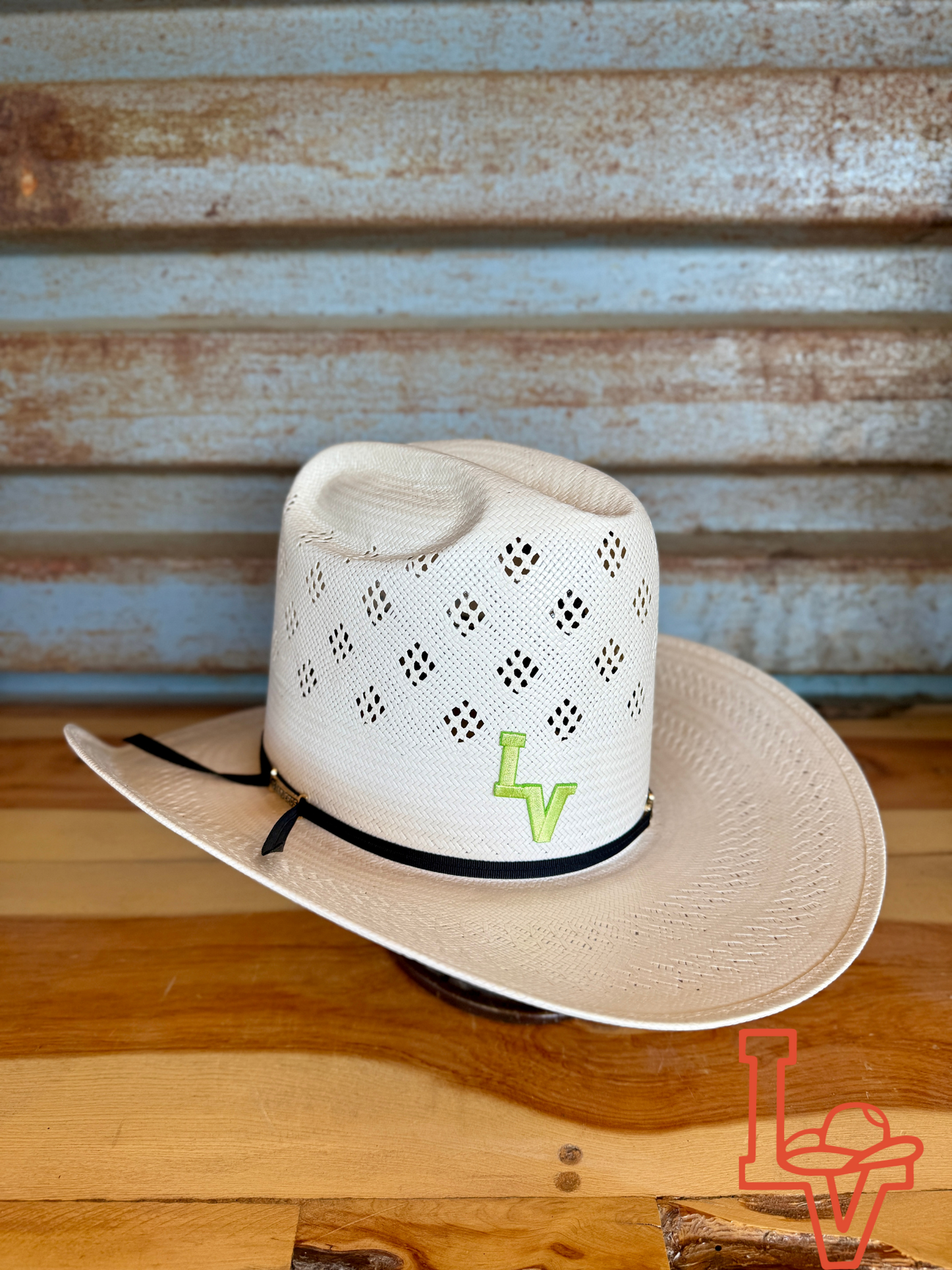Los Vaqueros Straw Hat Tall Crown Diamond Conley White