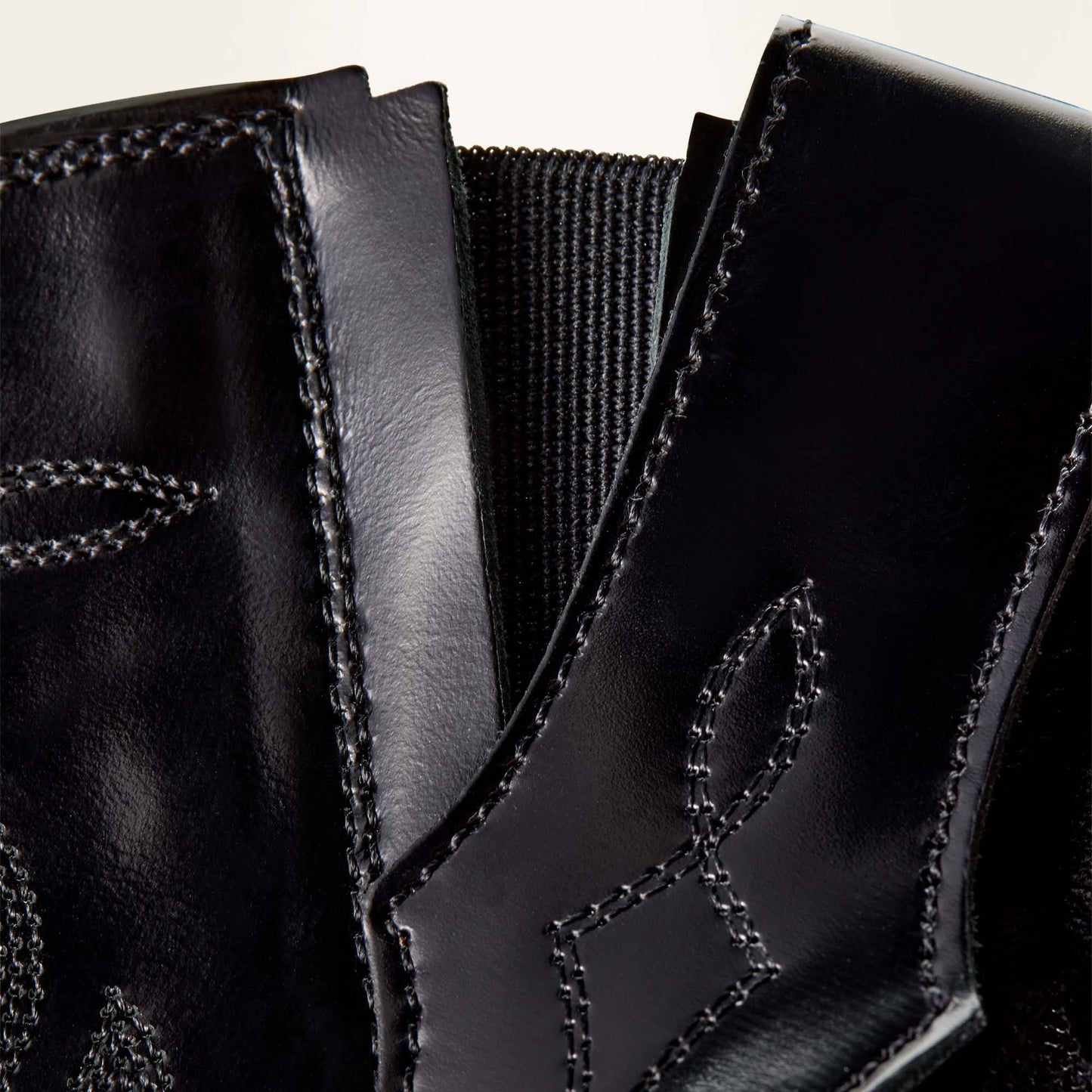 GLOSSY BLACK