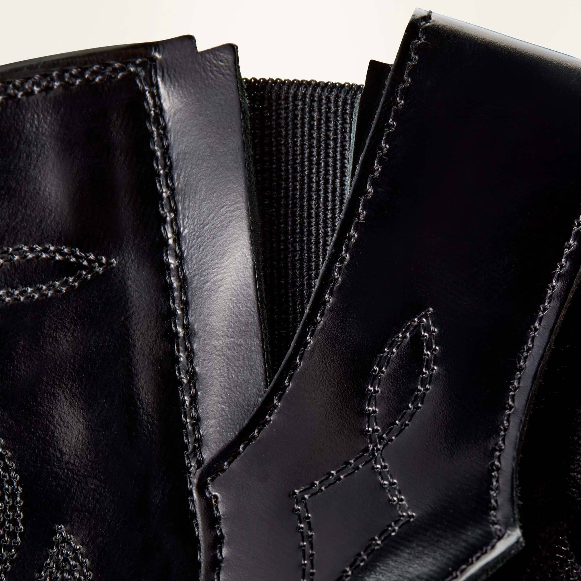 GLOSSY BLACK