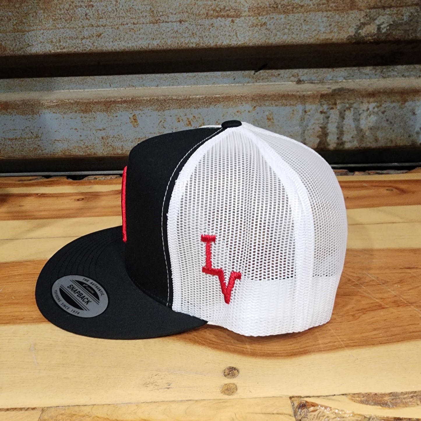 Los Vaqueros LV Logo in Horseshoe Snapback Black/White