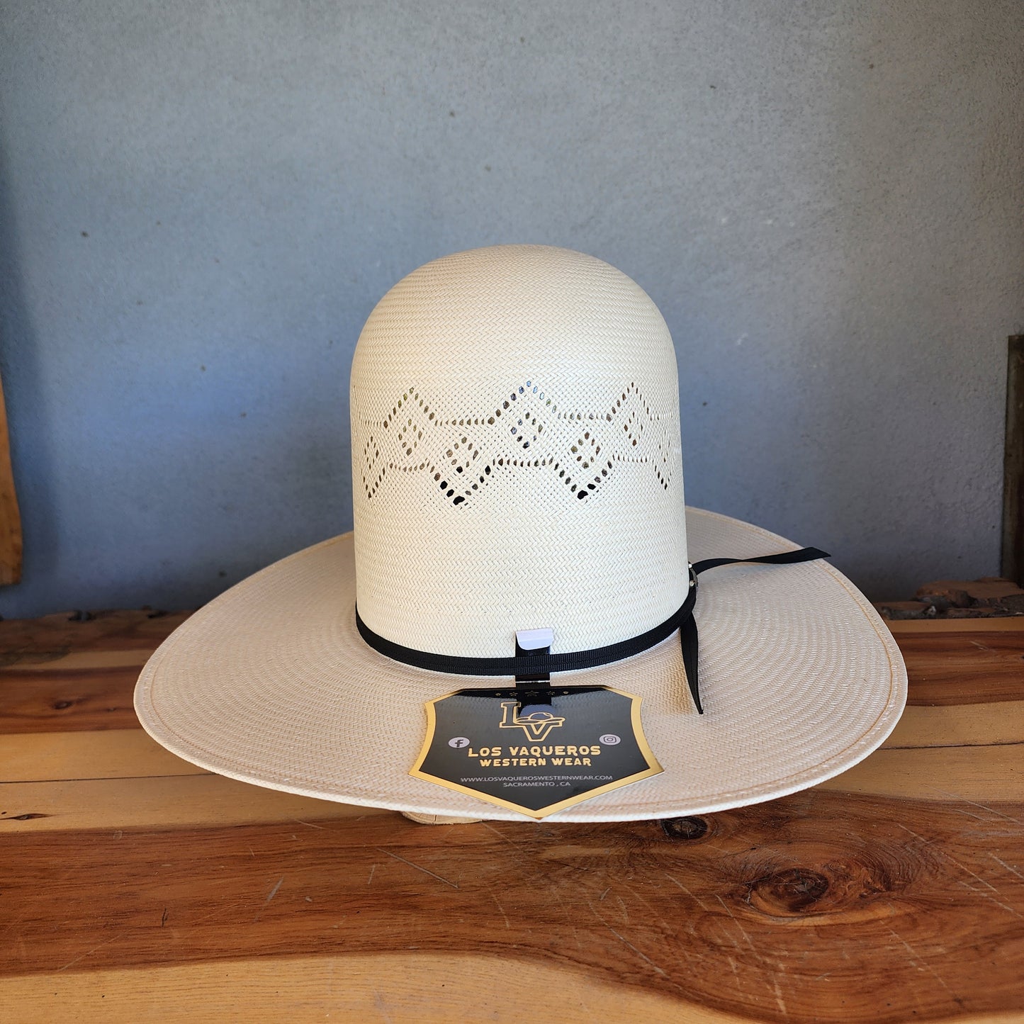 Los Vaqueros Straw Hat Open Tall Crown Floating Diamonds White
